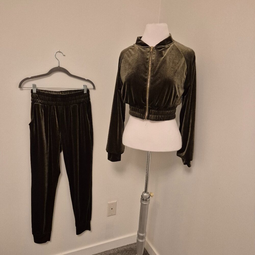 Portobello Velvet Cropped Jacket with Jogging Pants Junior L
